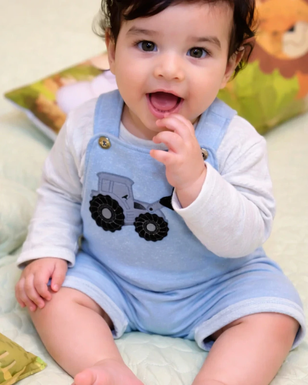 Macacão Bebê com Aplique de Trator
