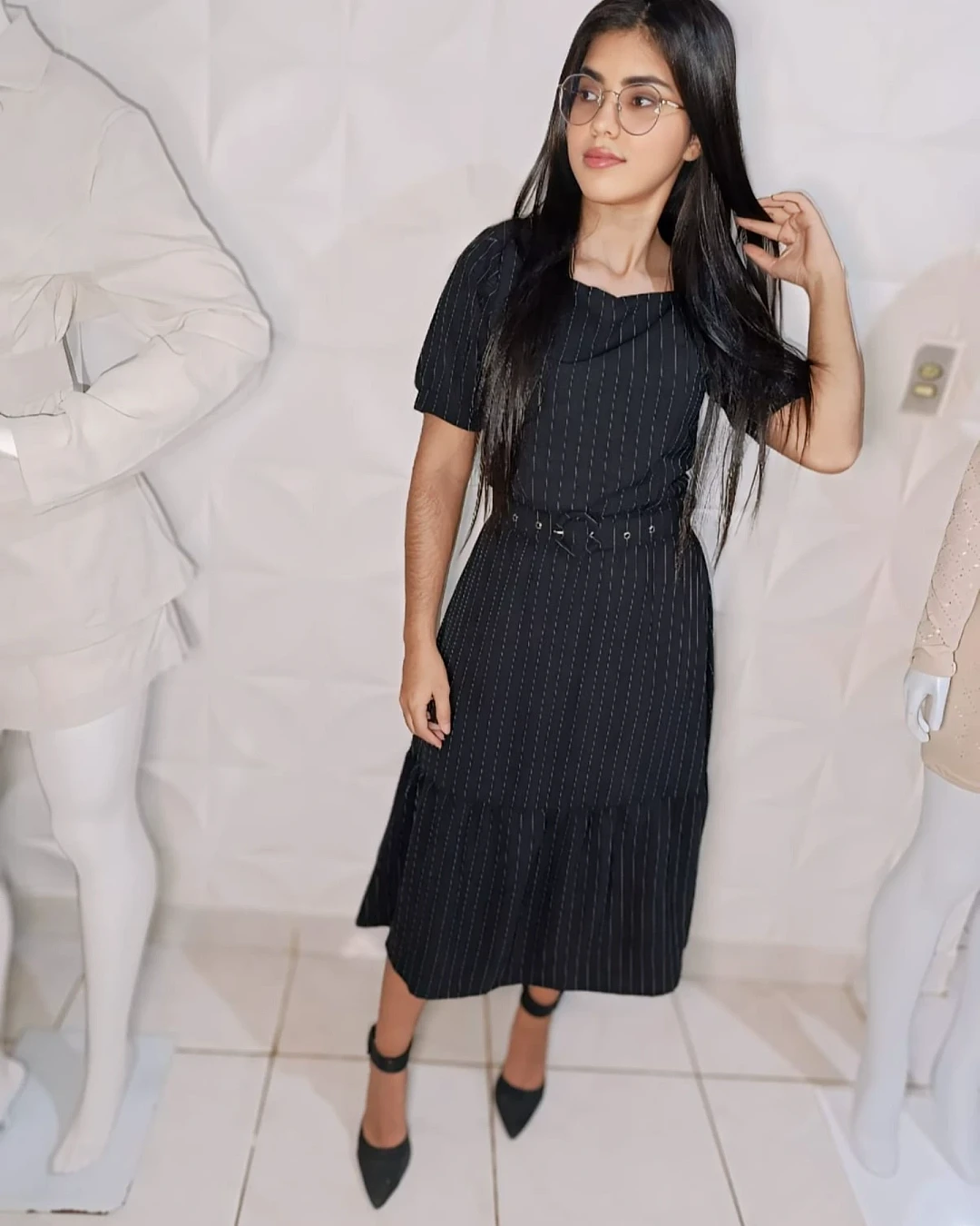Vestido Midi Risca de Giz Preto